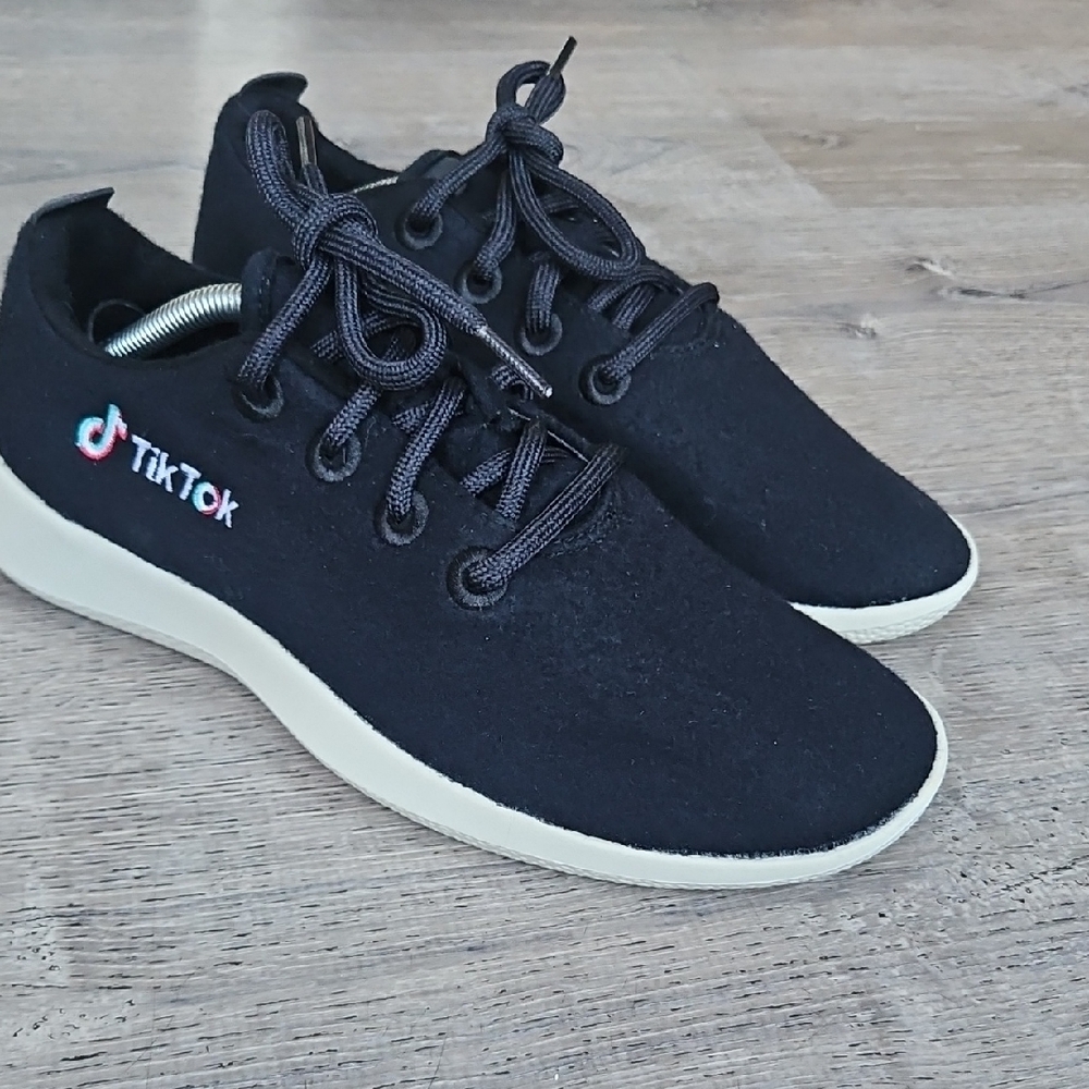 Allbirds WR Wool Runner Womens Size 8 Casual Shoes Embroidered‎ *NEW